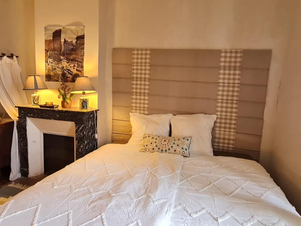 Spacieuse maison de village pour 5 personnes avec charmant patio fleuri en Toscane Auvergnate
