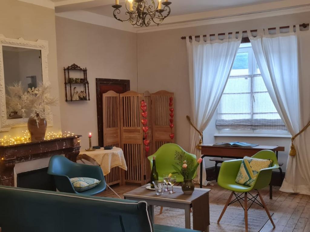 Spacieuse maison de village pour 5 personnes avec charmant patio fleuri en Toscane Auvergnate