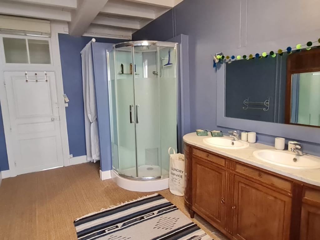 Spacieuse maison de village pour 5 personnes avec charmant patio fleuri en Toscane Auvergnate