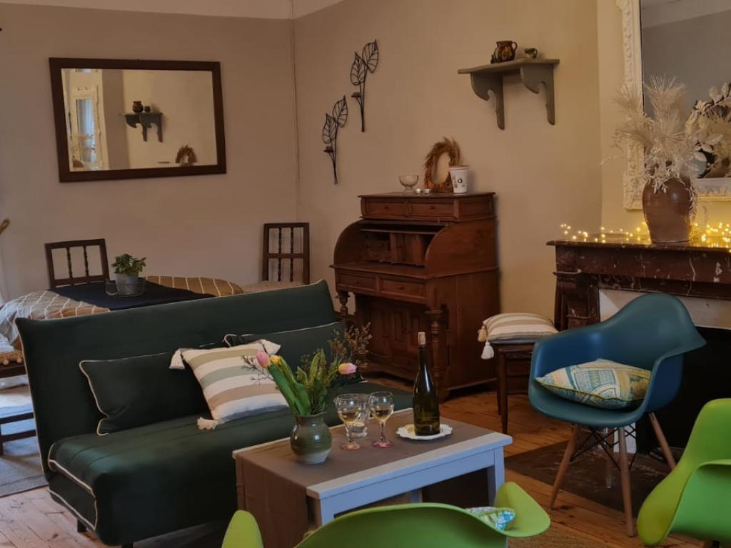 Spacieuse maison de village pour 5 personnes avec charmant patio fleuri en Toscane Auvergnate
