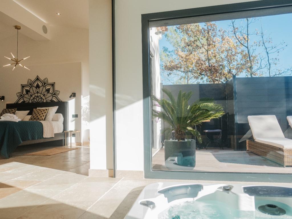 Suite privative de 65m2 avec piscine et spa