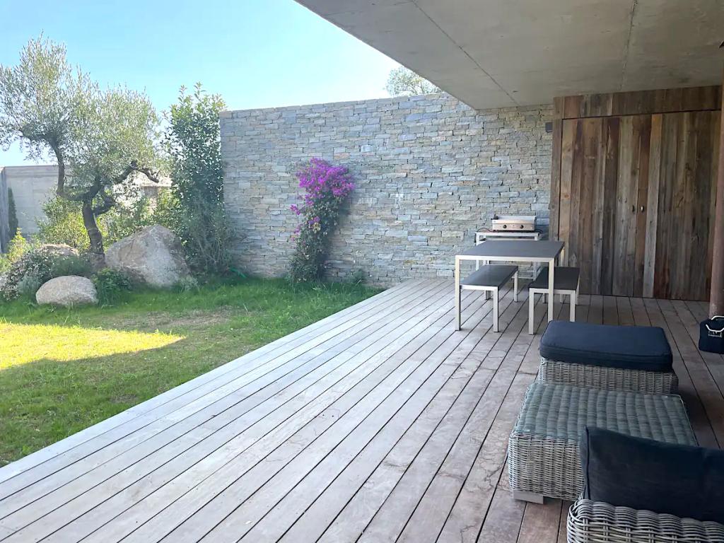 T4 de standing : piscine sauna fitness accès plage