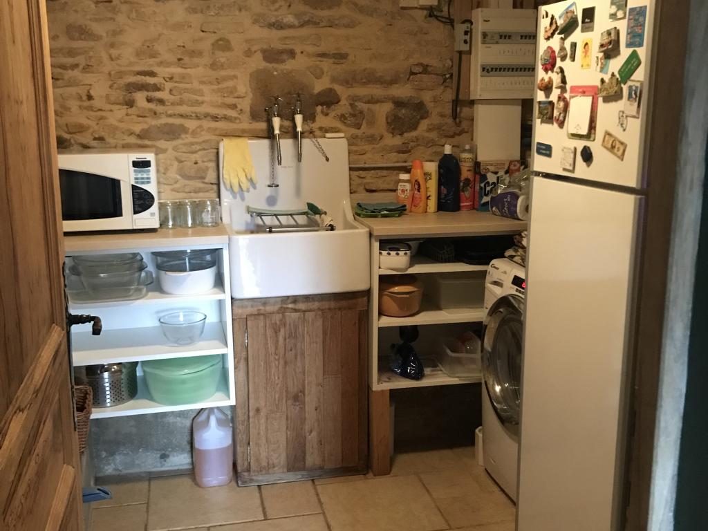 La Grange de Poncet, St Pompon, La Dordogne, à l'origine une grange agricole, a été convertie avec goût et conserve de nombreux bois d'origine