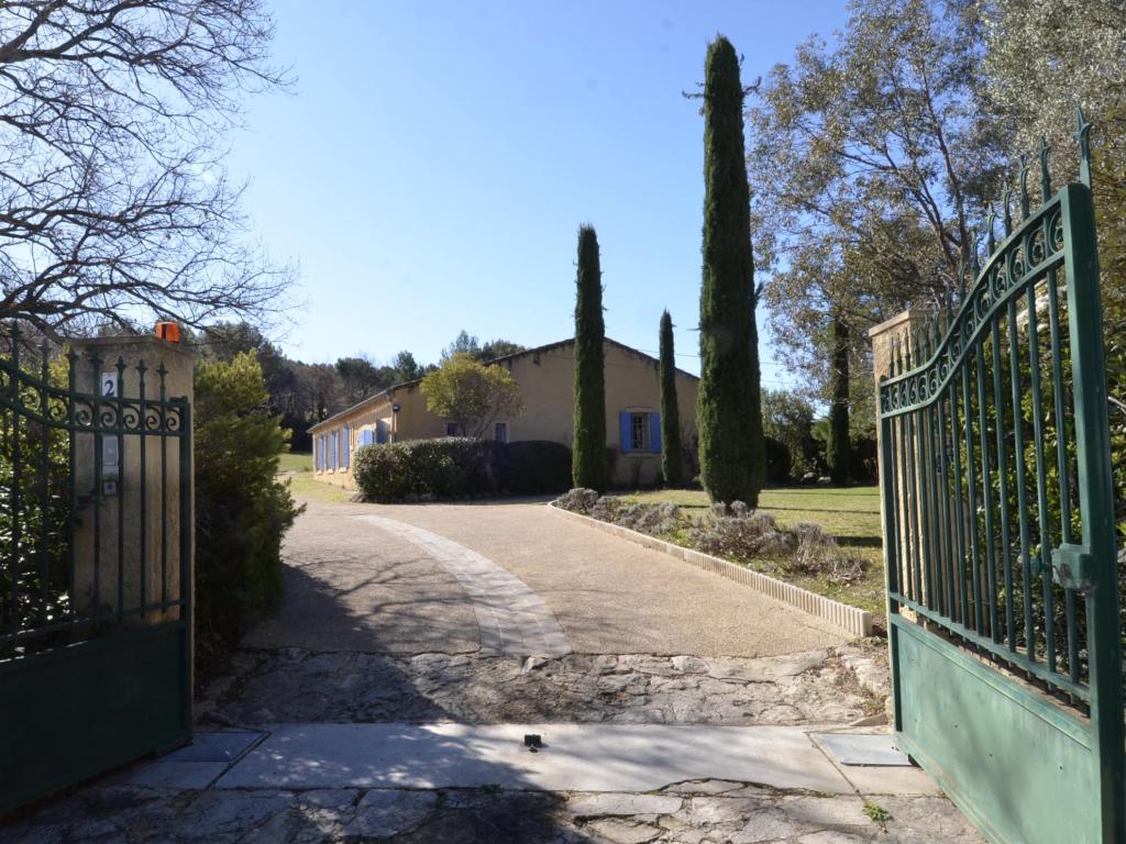 Pernes-les-Fontaines, perle du Vaucluse aux 40 fontaines, proche de Isles-sur-Sorgue, de Gordes et du Ventoux