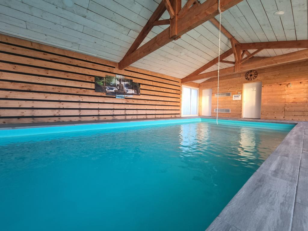 Maison de 4 chambres indépendantes et piscine intérieure chauffée