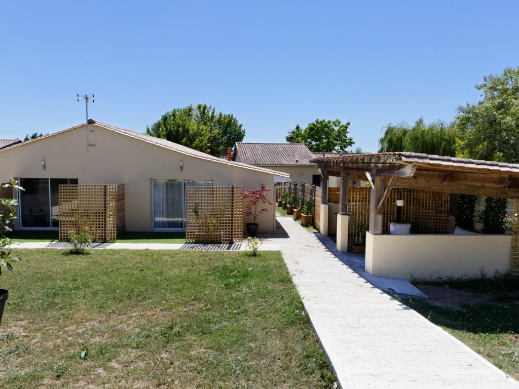 Maison de 4 chambres indépendantes et piscine intérieure chauffée
