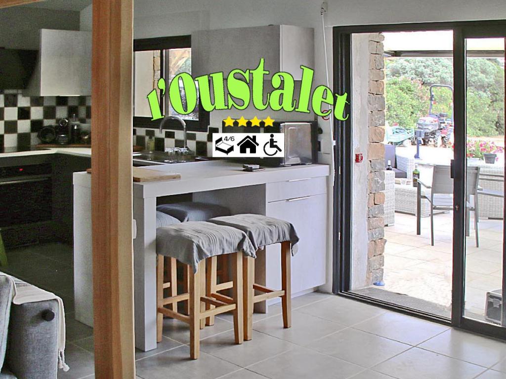 Petite maison en pierres taillées de 40 M2 avec 4 étoiles et label tourisme et 4 handicaps