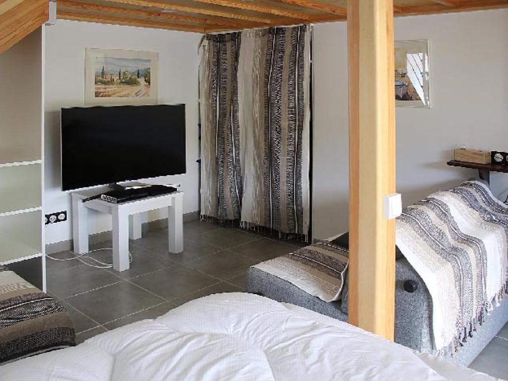 Petite maison en pierres taillées de 40 M2 avec 4 étoiles et label tourisme et 4 handicaps
