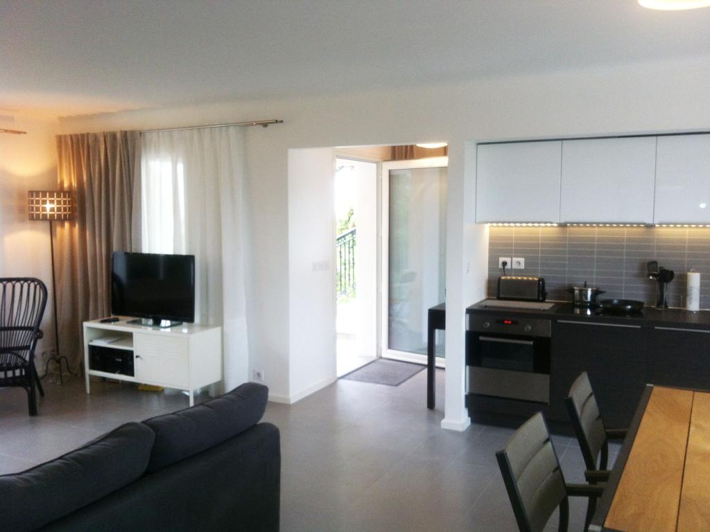 Appartement F4 Saint Raphael. Jardin, parking.  A pieds des plages