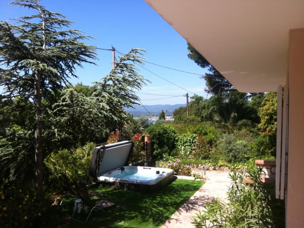 Appartement F4 Saint Raphael. Jardin, parking.  A pieds des plages