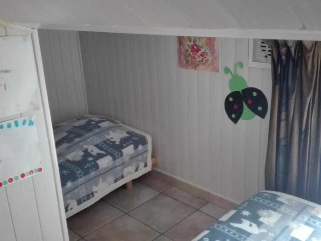Rez-de-chaussée de villa avec piscine, pétanque, barbecue... au calme
