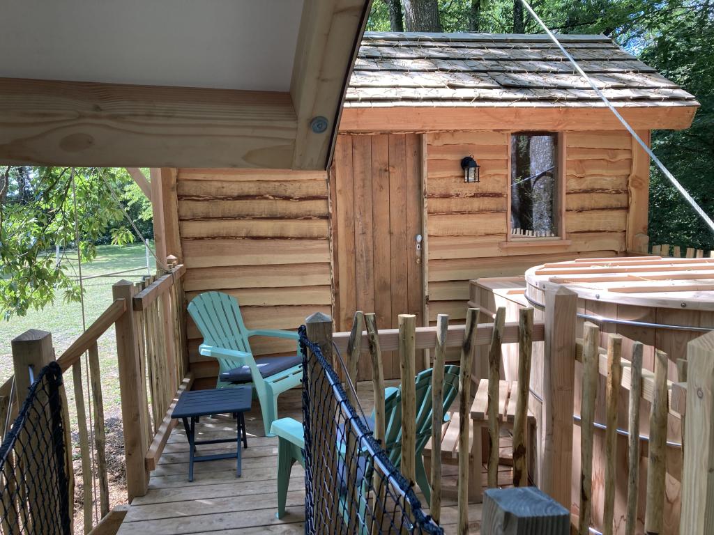 Des cabanes dans les arbres avec spa