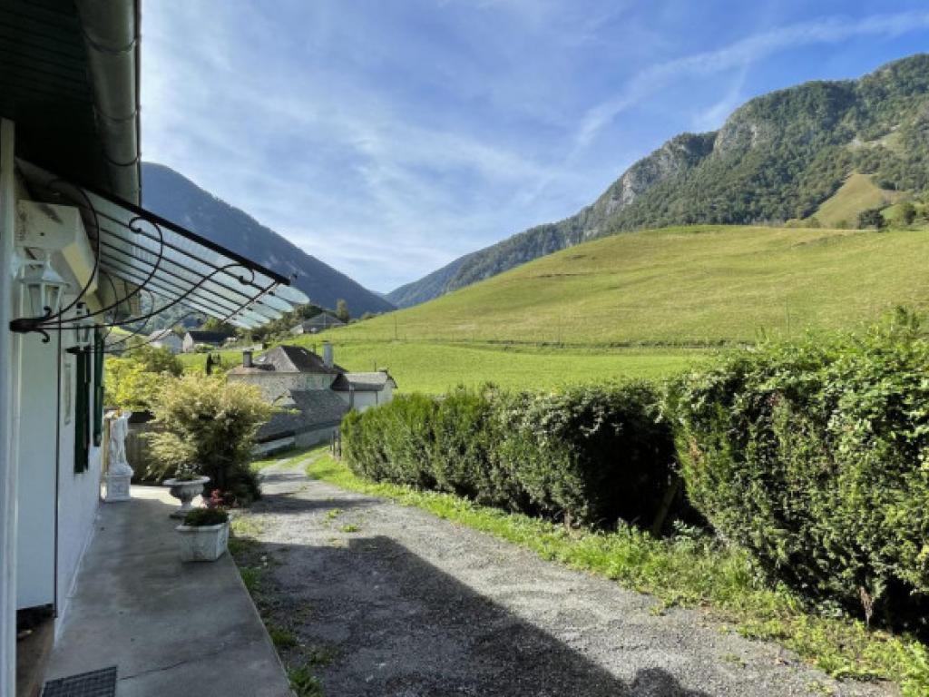 Gîte « Le Magnolia » : un écrin de verdure apaisant.