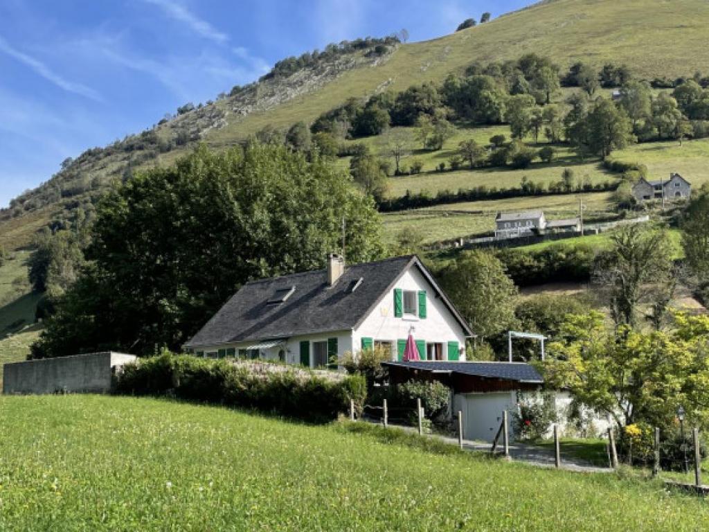 Gîte « Le Magnolia » : un écrin de verdure apaisant.