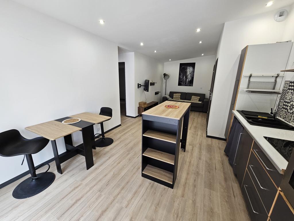 Villa 15 personnes avec Piscine, 10km de la plage
