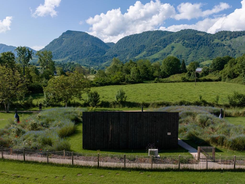 HAPA - Hébergement exceptionnel dans une K-Bane très confortable (Tiny house) en pleine nature au pied des Pyrénées
