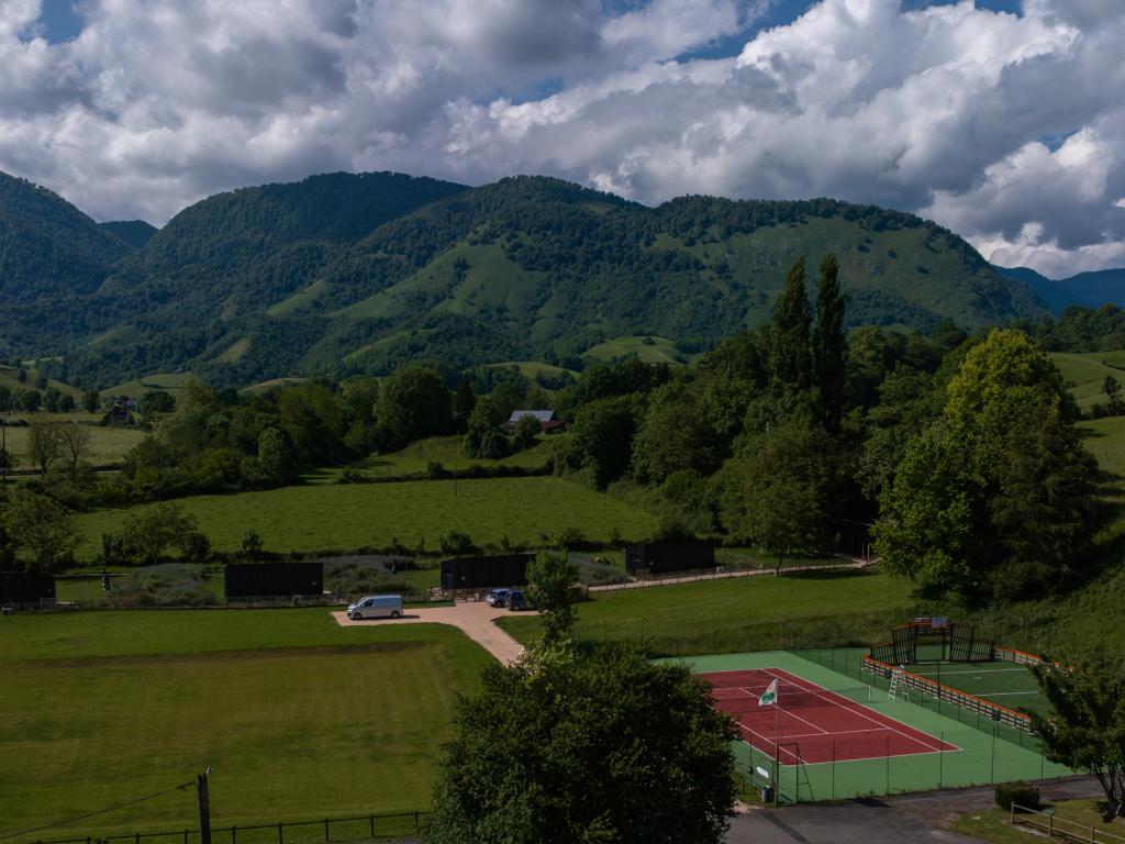 HAPA - Hébergement exceptionnel dans une K-Bane très confortable (Tiny house) en pleine nature au pied des Pyrénées