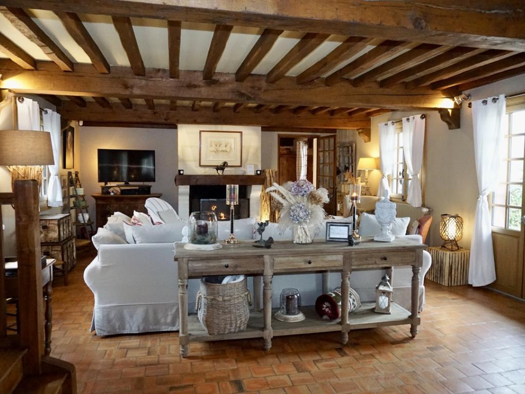 La Moutinière, authentique chaumière normande avec piscine à 25 mn de Deauville, au grand calme. Très belles prestations.