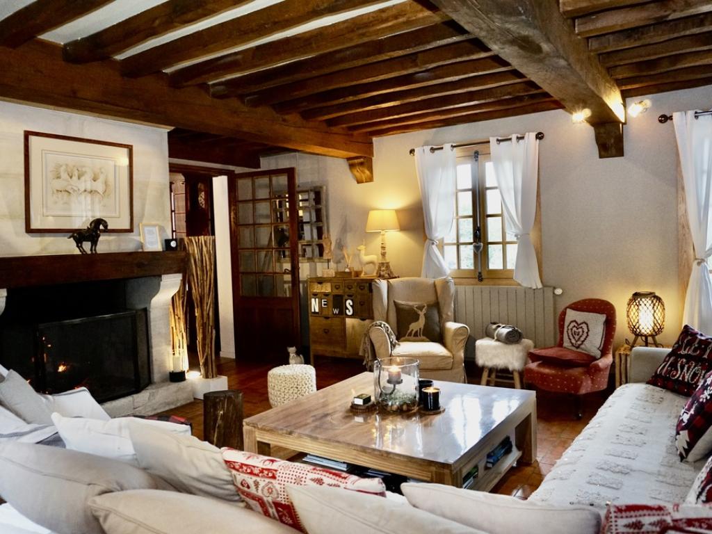 La Moutinière, authentique chaumière normande avec piscine à 25 mn de Deauville, au grand calme. Très belles prestations.