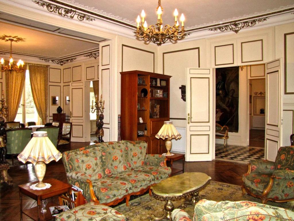 CHATEAU LES VALLEES