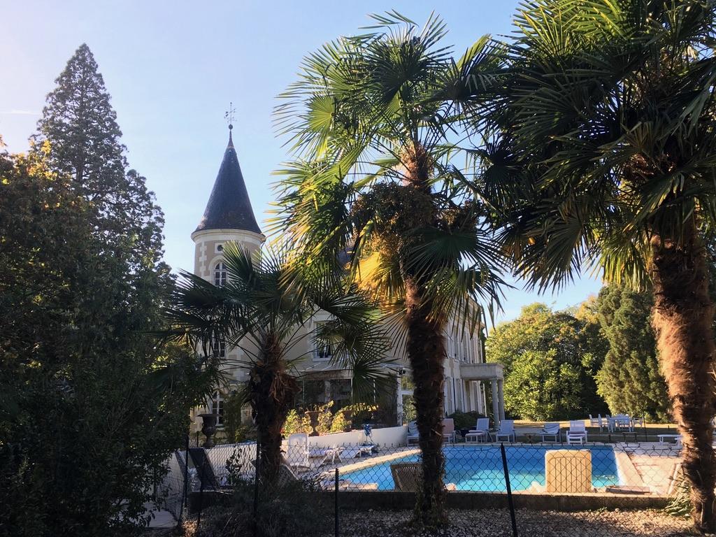 CHATEAU LES VALLEES