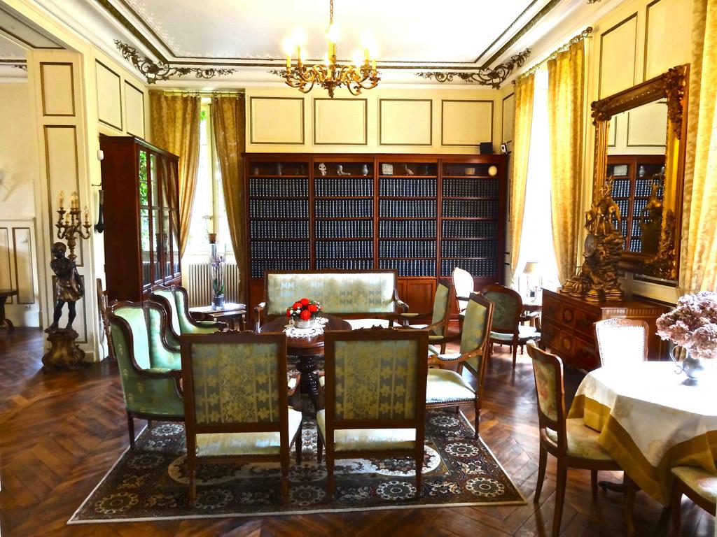 CHATEAU LES VALLEES