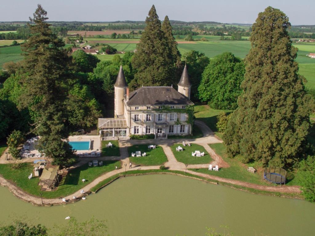 CHATEAU LES VALLEES