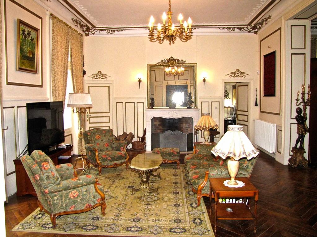 CHATEAU LES VALLEES