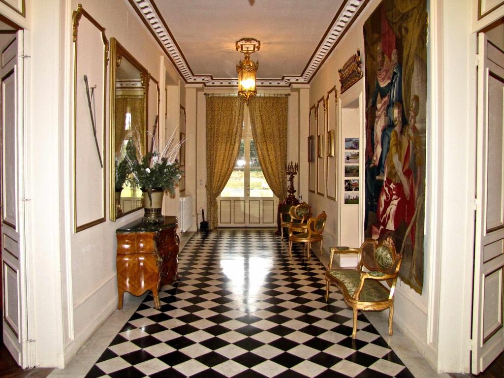 CHATEAU LES VALLEES