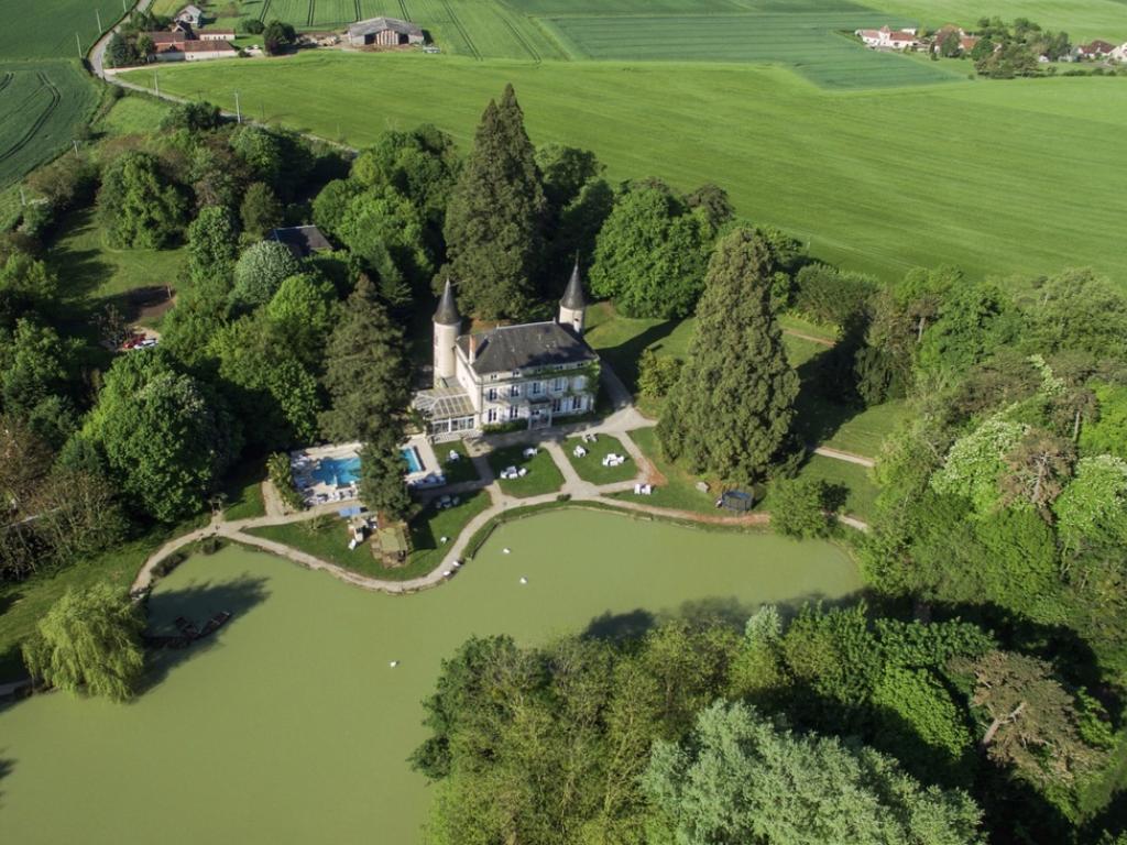 CHATEAU LES VALLEES