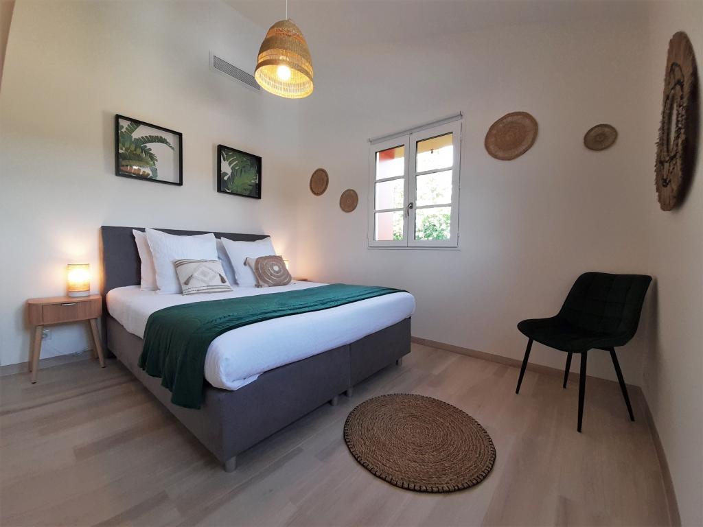 Villa Zeruko Izarra 5* climatisée, piscine chauffée dans un des "Plus beaux villages de France". Tout à proximité : Plages, Sports, Loisirs, Tourisme
