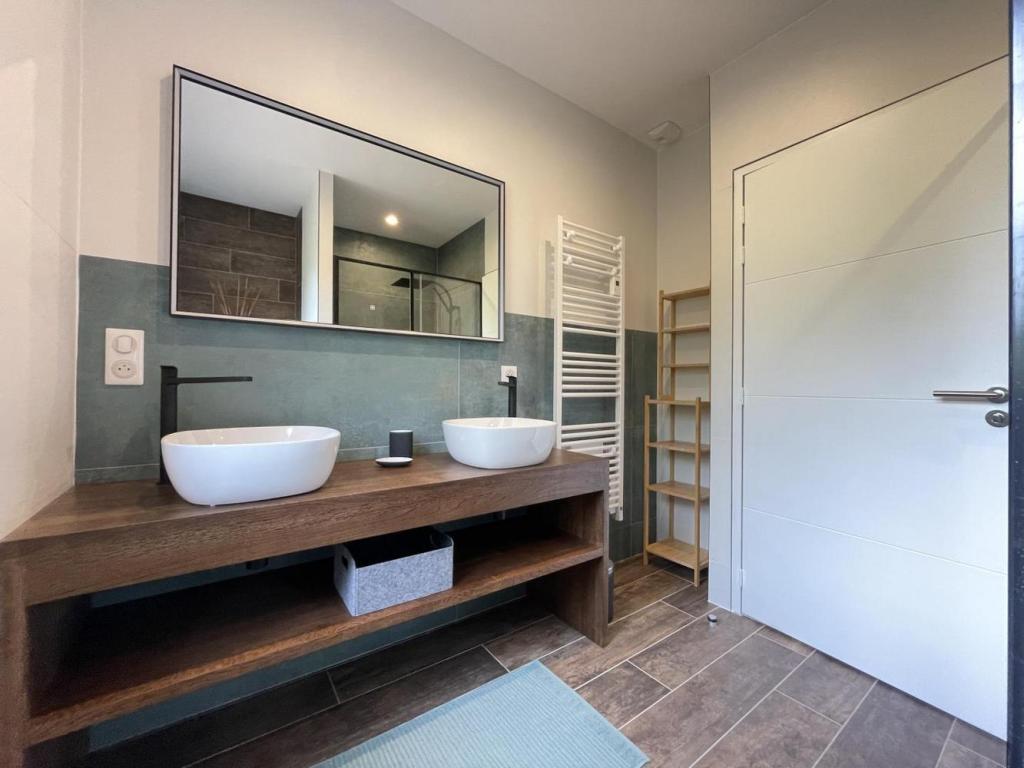 Villa Zeruko Izarra 5* climatisée, piscine chauffée dans un des "Plus beaux villages de France". Tout à proximité : Plages, Sports, Loisirs, Tourisme