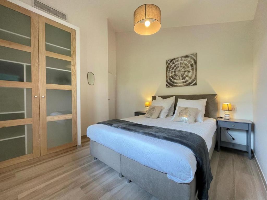 Villa Zeruko Izarra 5* climatisée, piscine chauffée dans un des "Plus beaux villages de France". Tout à proximité : Plages, Sports, Loisirs, Tourisme