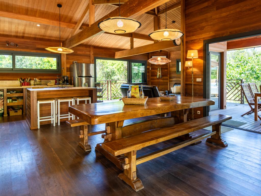 Villa tout en bois exotique dans le maquis, piscine privée chauffée jacuzzi