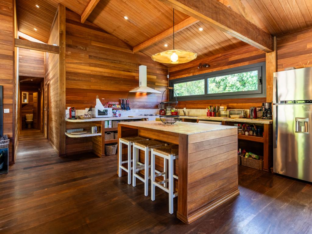Villa tout en bois exotique dans le maquis, piscine privée chauffée jacuzzi