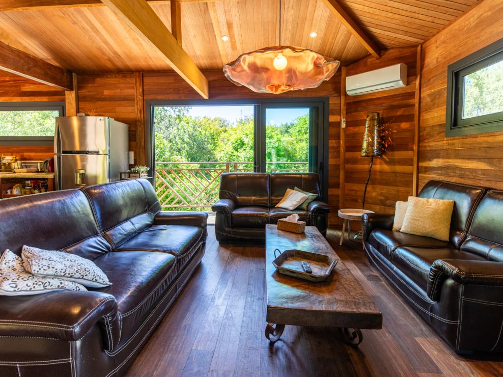 Villa tout en bois exotique dans le maquis, piscine privée chauffée jacuzzi