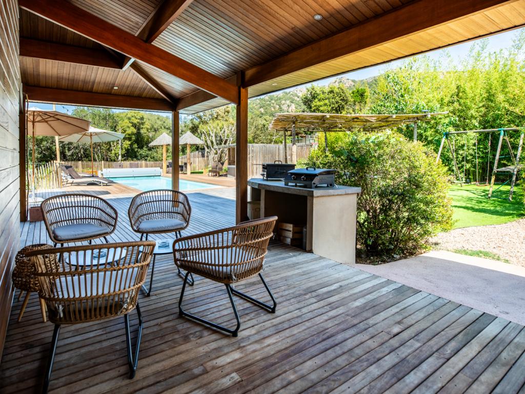 Villa tout en bois exotique dans le maquis, piscine privée chauffée jacuzzi
