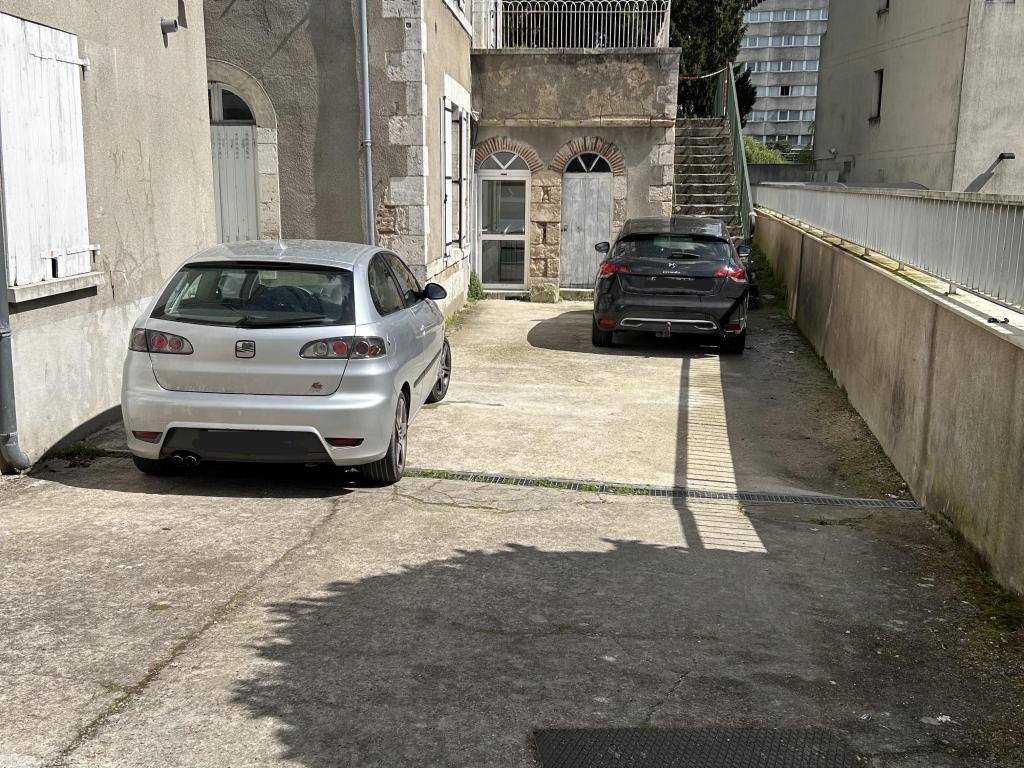 T2 rez de jardin parking et terrasse privé