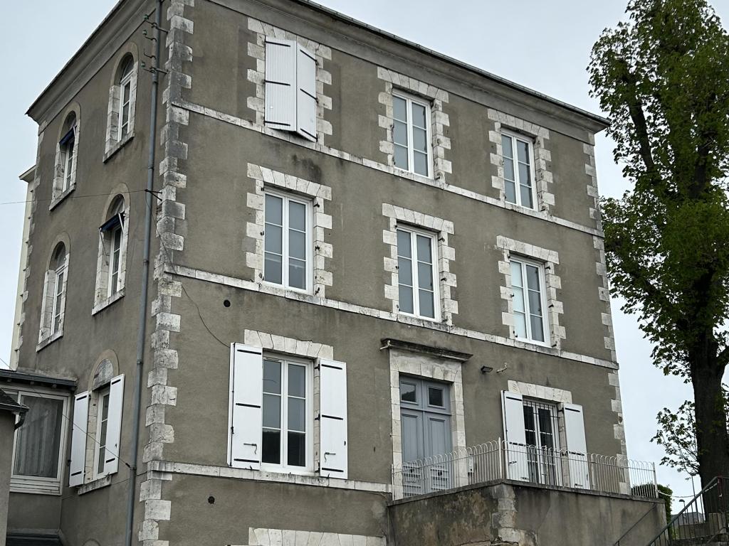 T2 rez de jardin parking et terrasse privé