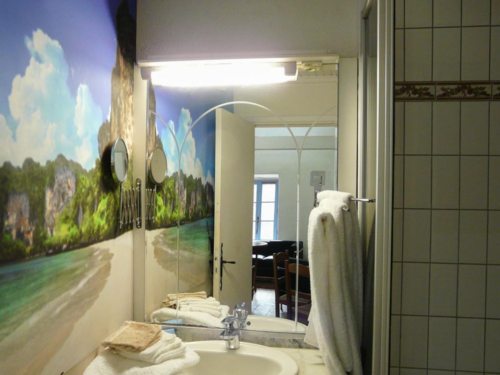 La Maison Bleue d'Ardèche - Gîte indépendant 3* avec piscine et rivière en Sud Ardèche