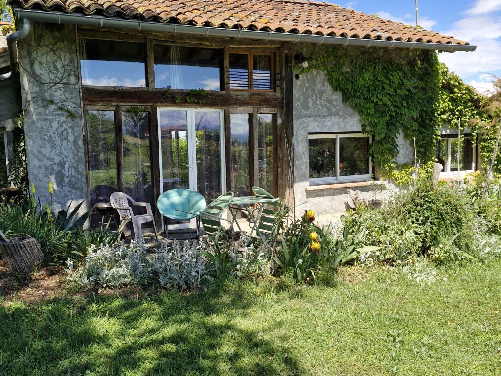 Gîte de caractére ,boulodrome , piscine , spa de 3500 litres