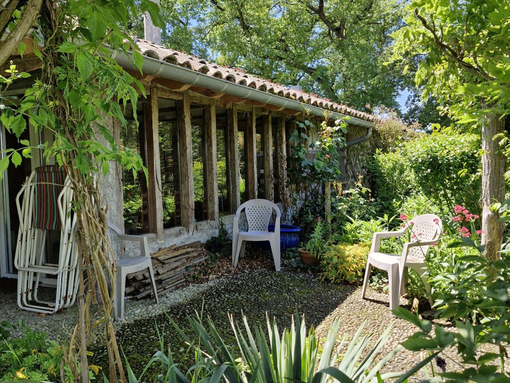 Gîte de caractére ,boulodrome , piscine , spa de 3500 litres