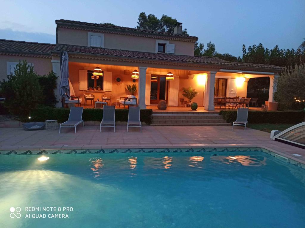 villa piscine en provence