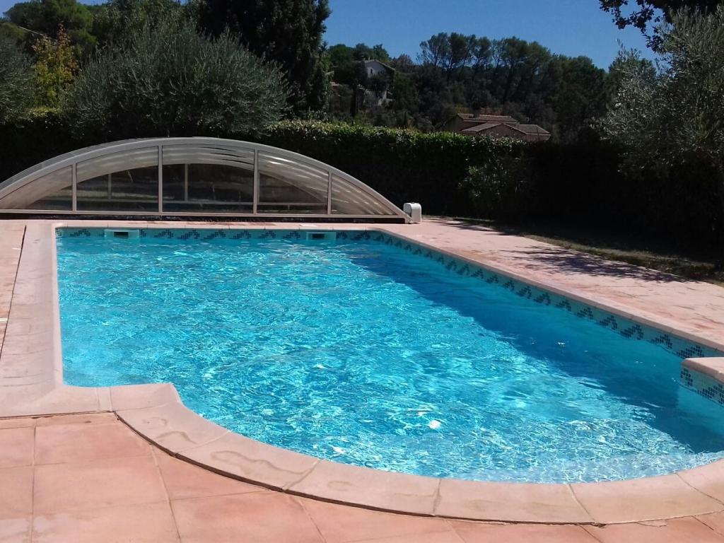 villa piscine en provence