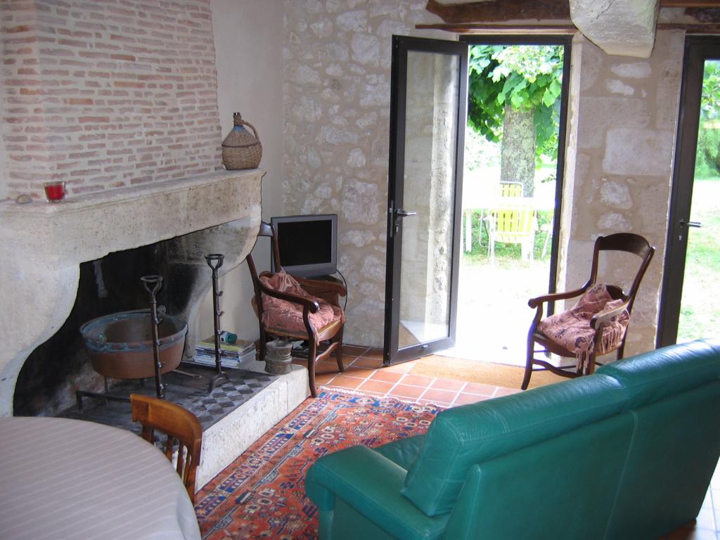 Maison du XVIII/XIXiéme au calme avec piscine LOCATION en haute saison du samedi 18h au samedi 12h sauf arrangement particulier avec le propriétaire