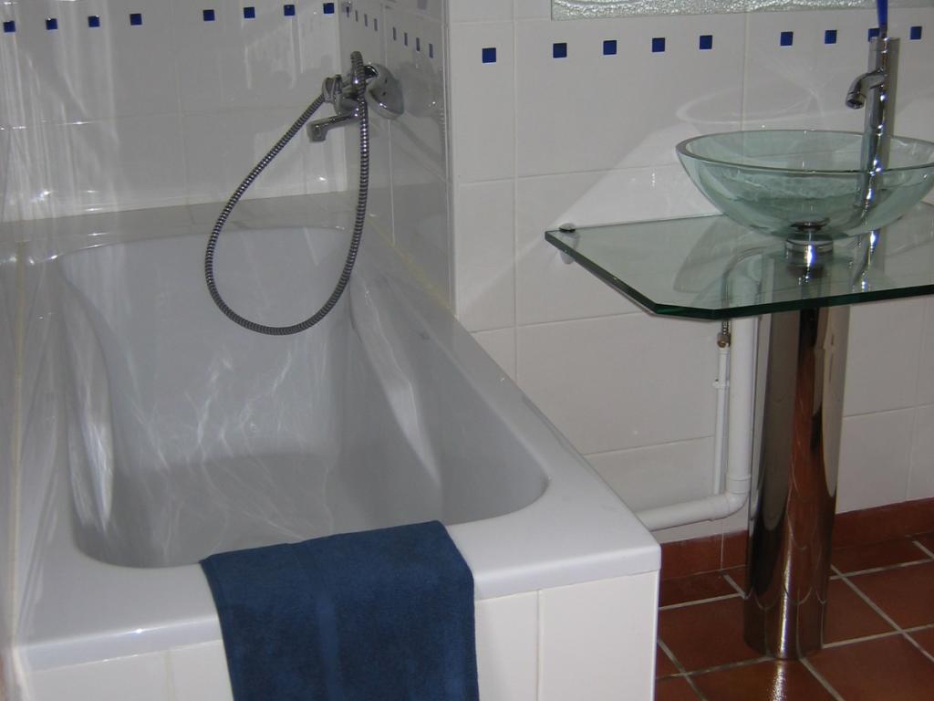 Maison du XVIII/XIXiéme au calme avec piscine LOCATION en haute saison du samedi 18h au samedi 12h sauf arrangement particulier avec le propriétaire