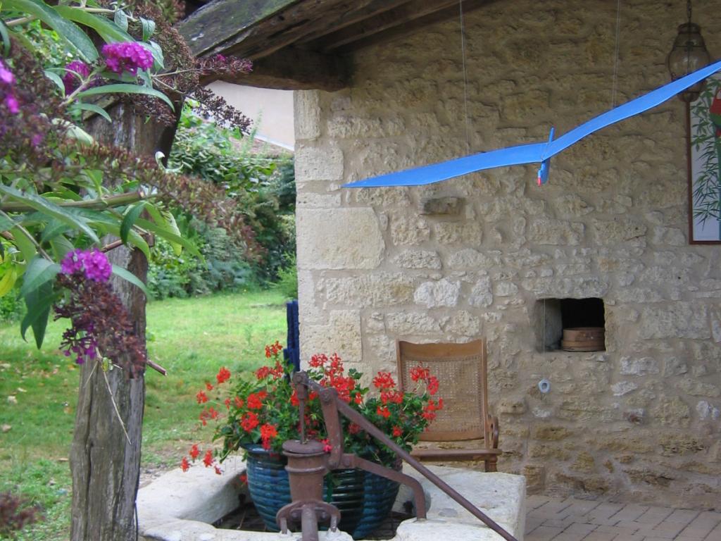 Maison du XVIII/XIXiéme au calme avec piscine LOCATION en haute saison du samedi 18h au samedi 12h sauf arrangement particulier avec le propriétaire