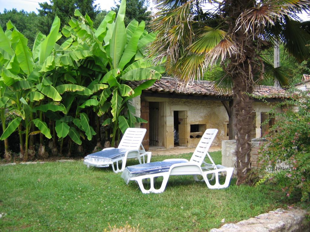 Maison du XVIII/XIXiéme au calme avec piscine LOCATION en haute saison du samedi 18h au samedi 12h sauf arrangement particulier avec le propriétaire