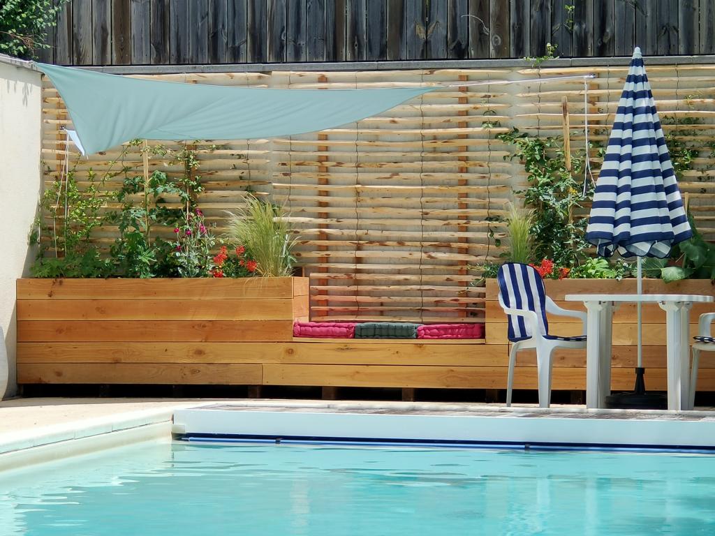 Maison traditionnelle dans les Monts du Cantal, au coeur des grands espaces,  avec piscine privée
