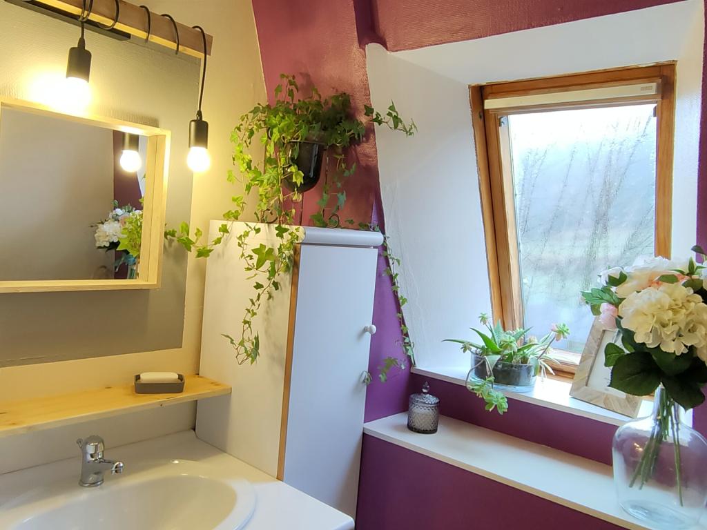 Maison traditionnelle dans les Monts du Cantal, au coeur des grands espaces,  avec piscine privée